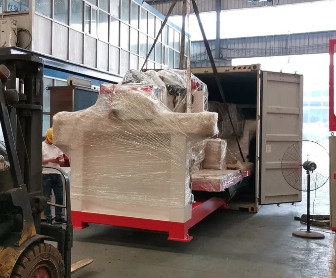 Stone Sawing Machine packing and loading Stone Sawing Machine packing and loading