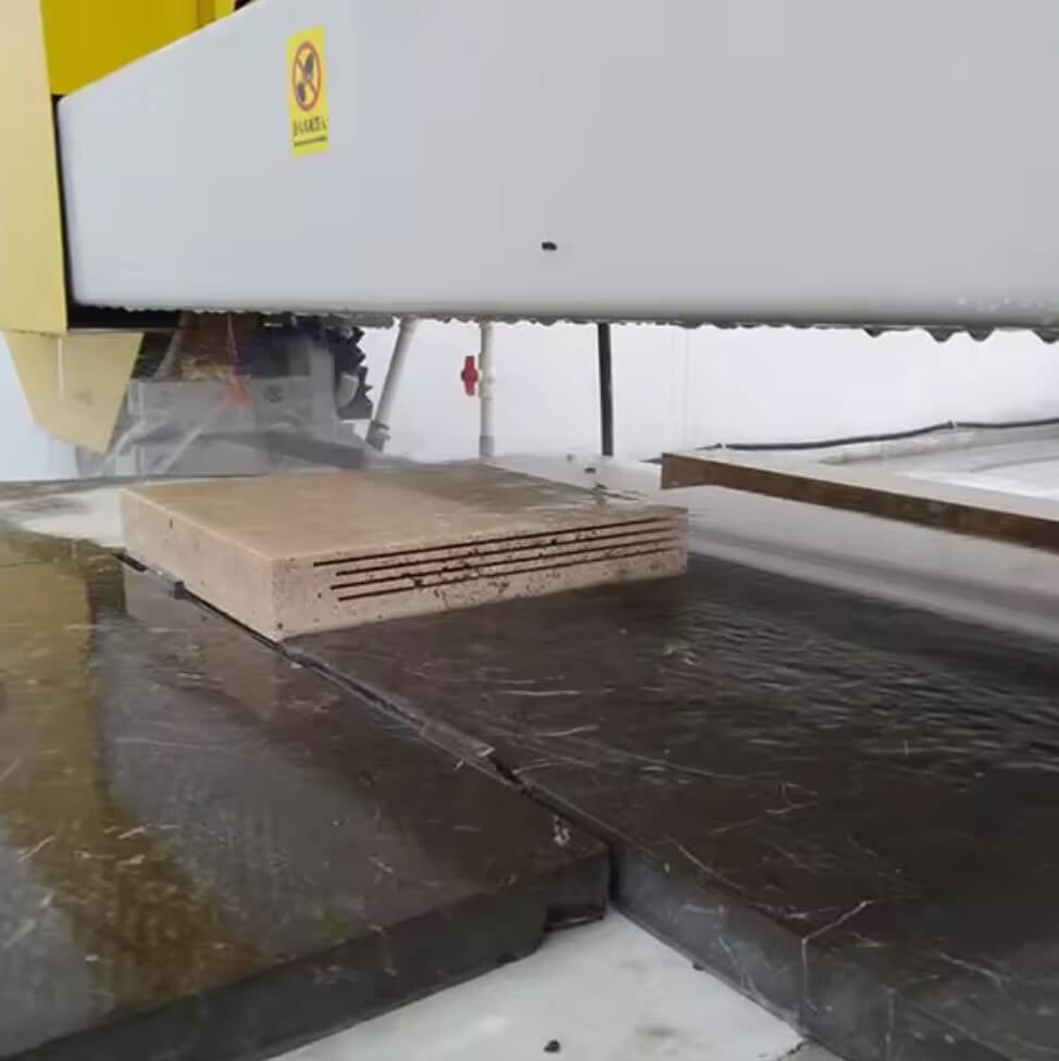 Stone-Cut-by-Band Saw Cutting Machine Stone-Cut-by-Band Saw Cutting Machine