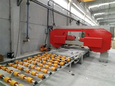How to align the blade on a band saw machine?